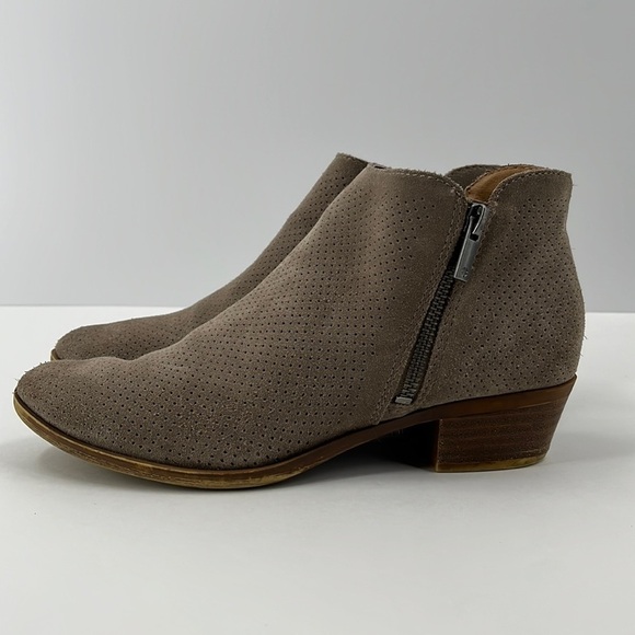 𝅺LUCKY Brand Suede Tan Perforated Laser Cut Ankle Boots Leather Size 7.5 - Picture 1 of 8